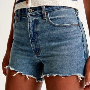 Abercrombie 4” Mom Short High Rise